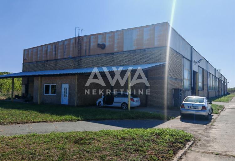 Hala 2469m2, plac 60391m2