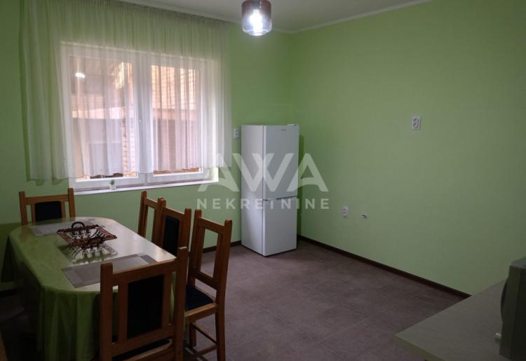 Apatin, Dvojna kuća 72 m2 plac 416 m2