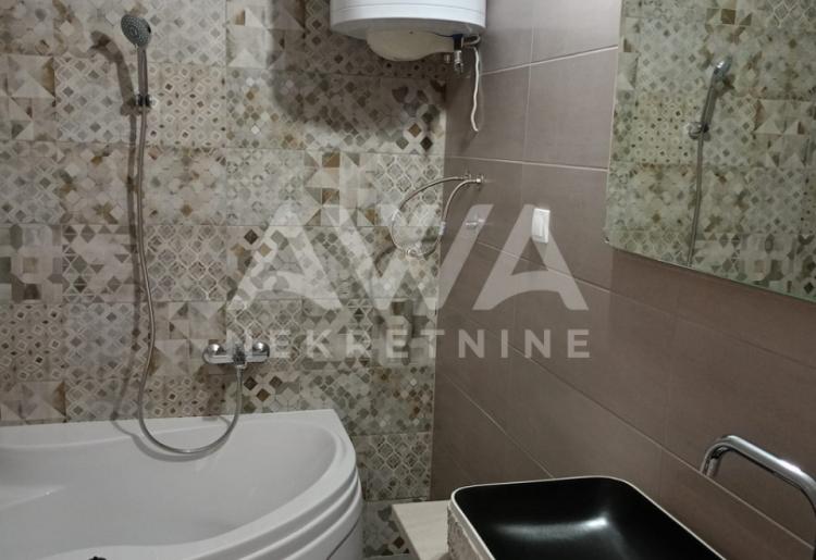 Apatin, Dvojna kuća 72 m2 plac 416 m2
