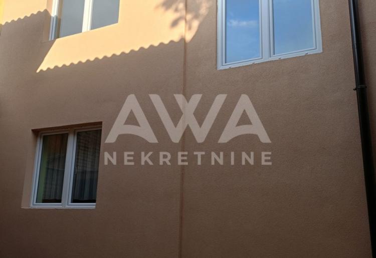 Apatin, Dvojna kuća 72 m2 plac 416 m2