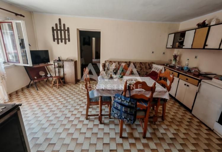 Apatin. Prizemna kuća 161m2, plac 20ar