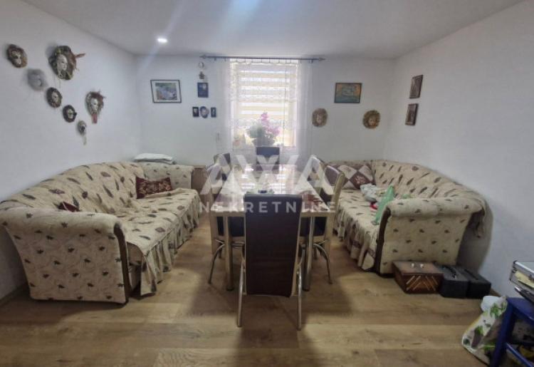 Apatin. Dve kuće 205m2 i 88m2, plac 4ar