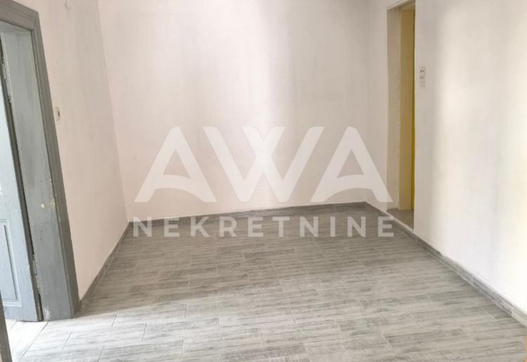Apatin. Dve kuće 205m2 i 88m2, plac 4ar