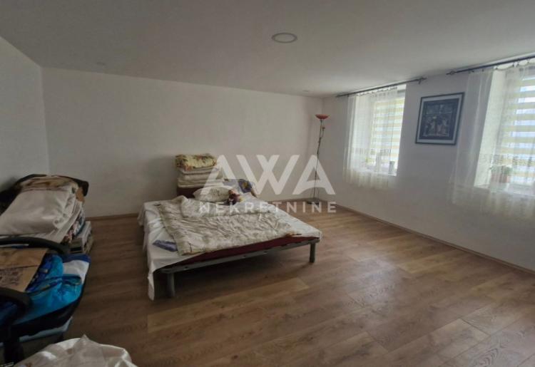 Apatin. Dve kuće 205m2 i 88m2, plac 4ar