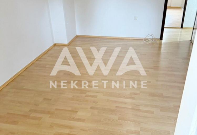 Dvosoban stan na prodaju u centru Apatina – 64 m², drugi sprat, prazan