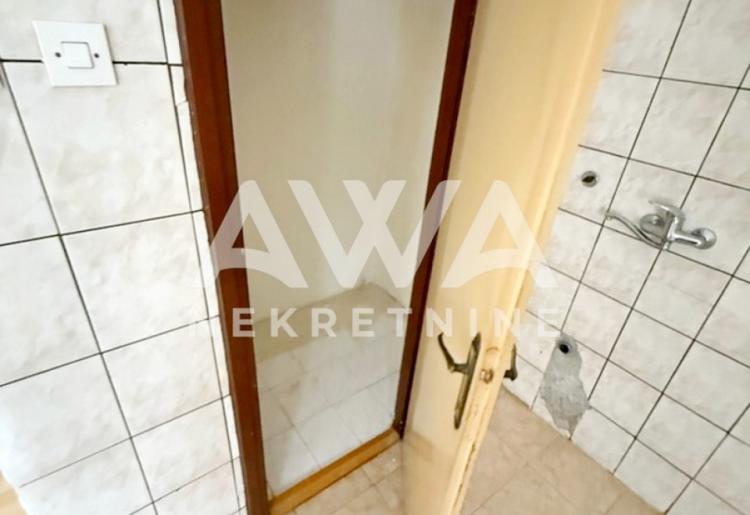 Dvosoban stan na prodaju u centru Apatina – 64 m², drugi sprat, prazan