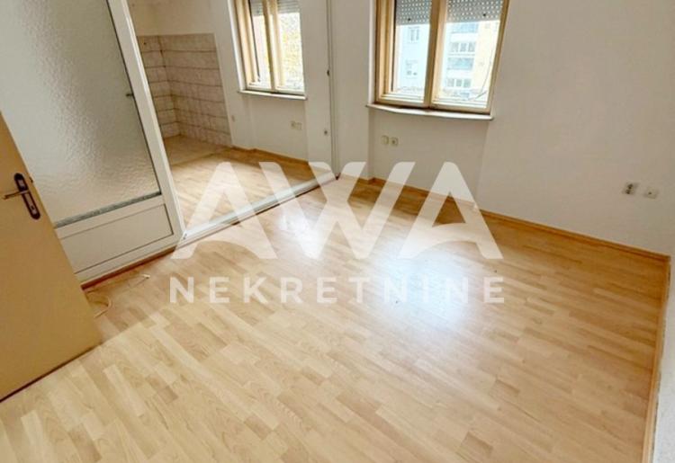 Dvosoban stan na prodaju u centru Apatina – 64 m², drugi sprat, prazan