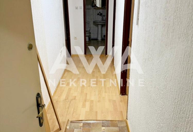 Dvosoban stan na prodaju u centru Apatina – 64 m², drugi sprat, prazan