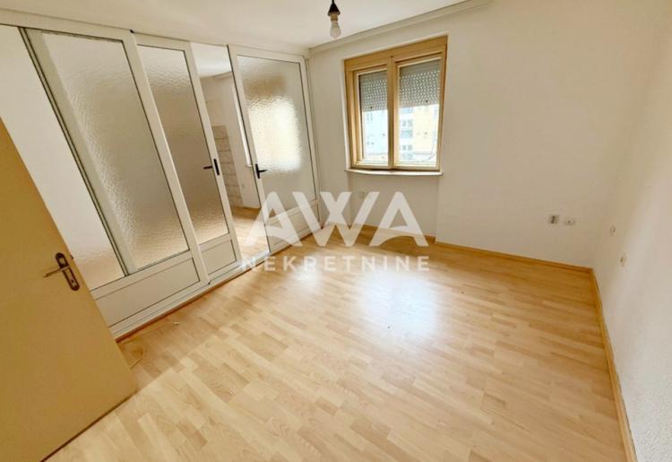 Dvosoban stan na prodaju u centru Apatina – 64 m², drugi sprat, prazan