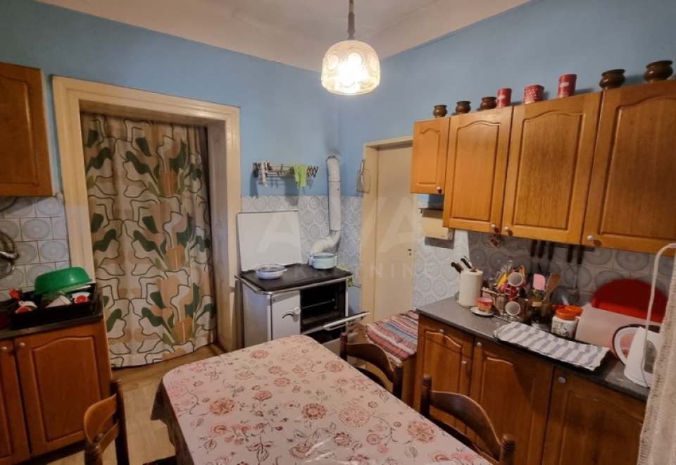 Starogradska kuća 208m2, plac 8.7ar