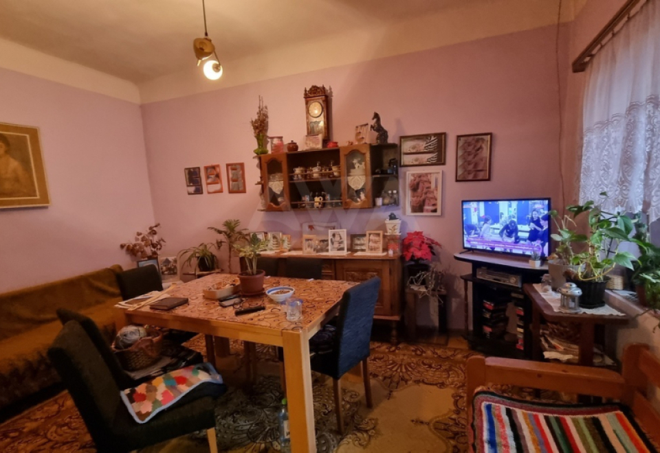 Starogradska kuća 208m2, plac 8.7ar