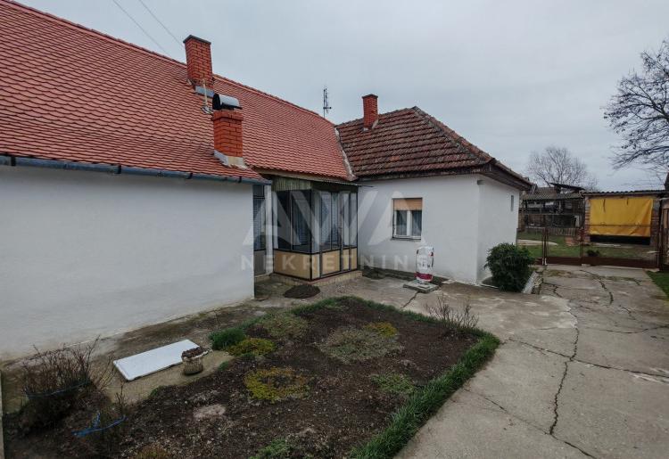 Prizemna nameštena kuća na prodaju u Sonti – useljiva, idealan plac