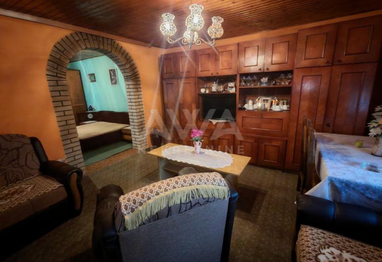 Prizemna nameštena kuća na prodaju u Sonti – useljiva, idealan plac