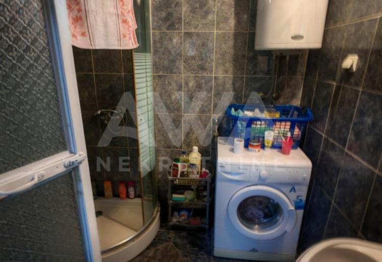 Prizemna nameštena kuća na prodaju u Sonti – useljiva, idealan plac