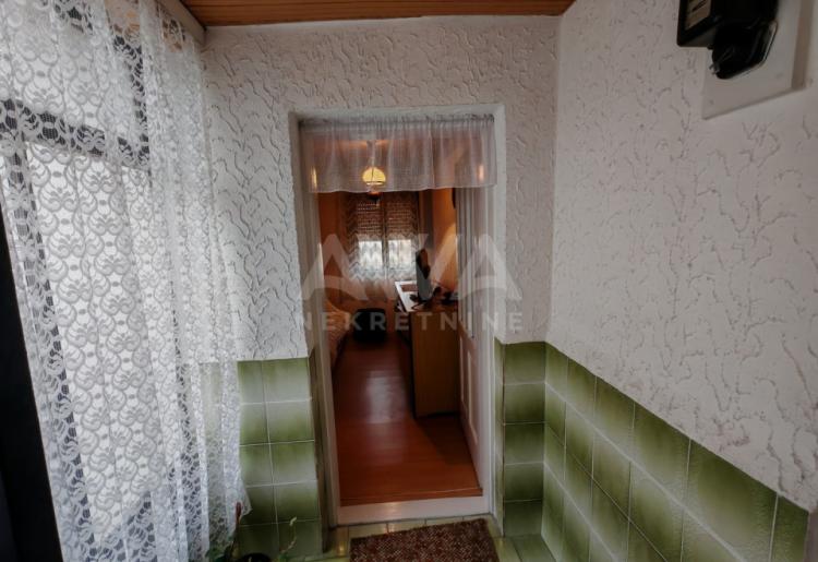 Prizemna nameštena kuća na prodaju u Sonti – useljiva, idealan plac