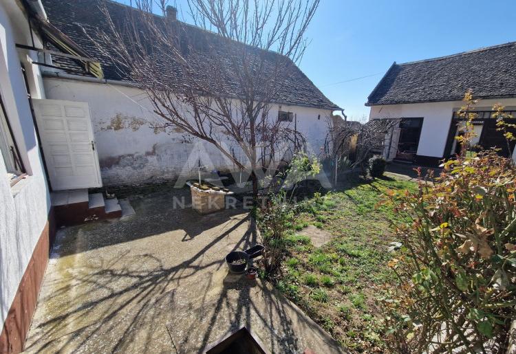 Trosoban Stan u Prigrevici - 76m2