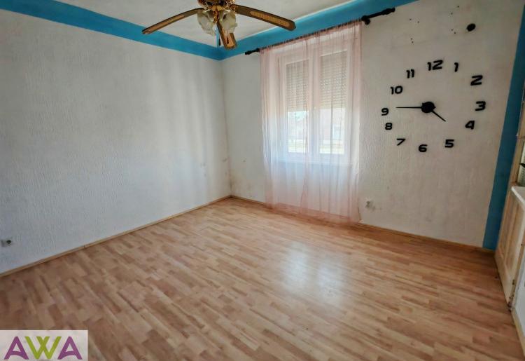 Renoviran dvosoban stan 57m² sa garažom – Apatin