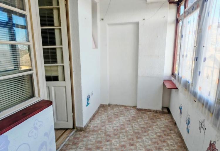 Renoviran dvosoban stan 57m² sa garažom – Apatin