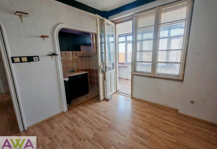 Renoviran dvosoban stan 57m² sa garažom – Apatin
