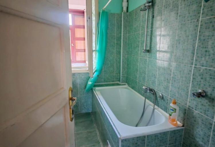 Renoviran dvosoban stan 57m² sa garažom – Apatin