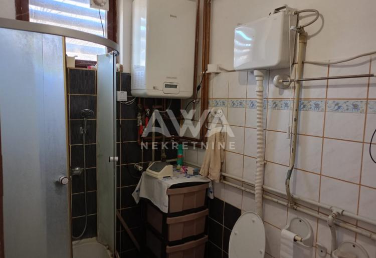 Prigrevica – Prostrana prizemna kuća 301m² na placu 1903m², nameštena