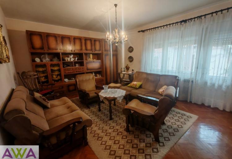 Apatin – Prizemna kuća 163m² u širem centru, mirna ulica, odličan raspored