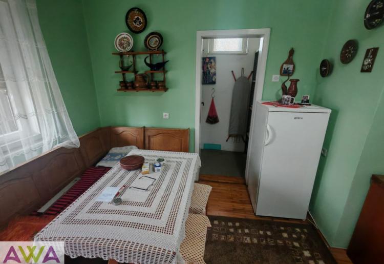 Apatin – Prizemna kuća 163m² u širem centru, mirna ulica, odličan raspored