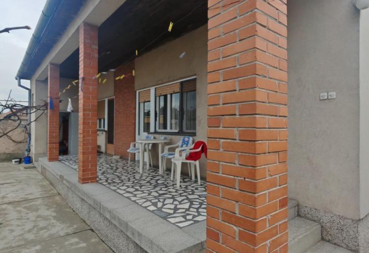 Apatin – Prizemna kuća 163m² u širem centru, mirna ulica, odličan raspored