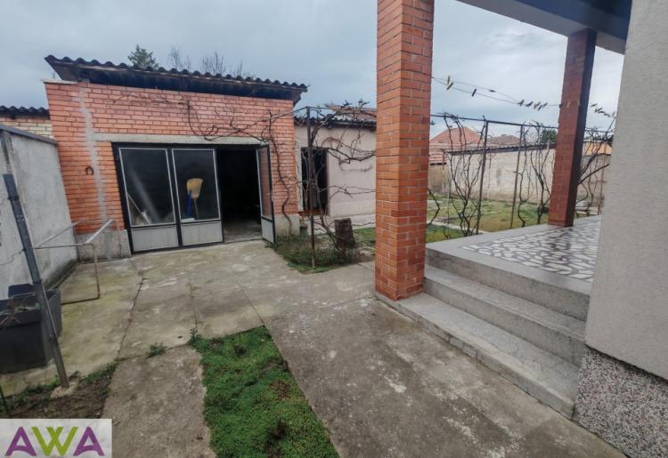 Apatin – Prizemna kuća 163m² u širem centru, mirna ulica, odličan raspored