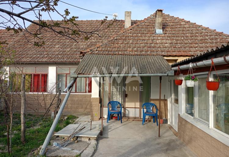 Sonta. Prizemna kuća 109m2, plac 281m2