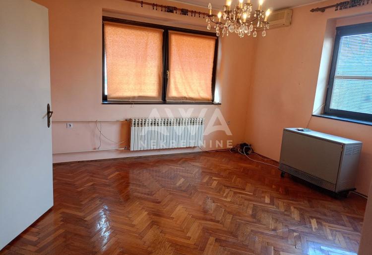 Četvorosoban stan 85m², II sprat – centar Apatina