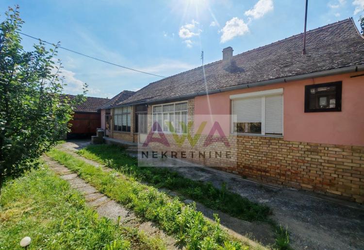 Prigrevica – Očuvana kuća 169m², pomoćni objekti, voćnjak, mogućnost kupovine preko konkursa