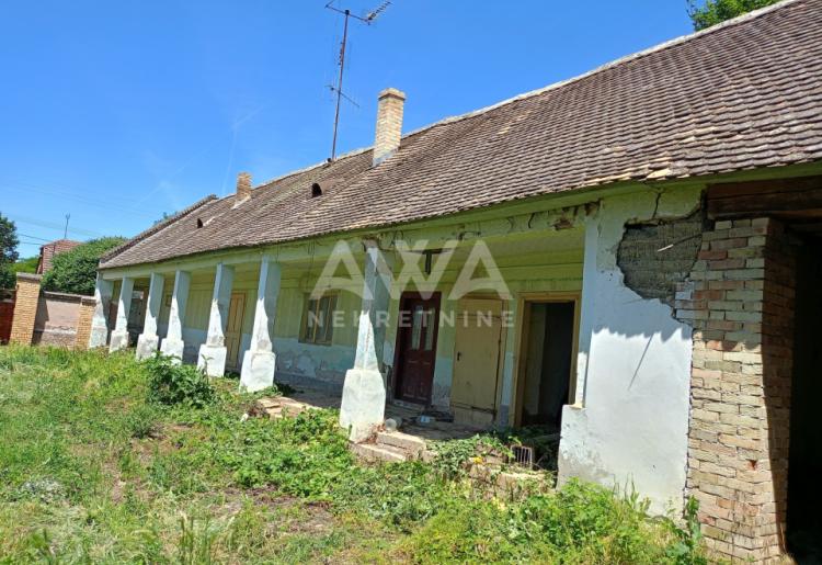 Veliki plac sa kućom za renoviranje ili rušenje, Kupusina – 186 m² (plac 20.14 ari)