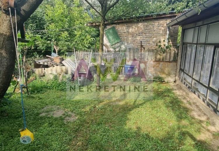 Kupusina – Vikend naselje Pčela. Nameštena vikendica 38m²