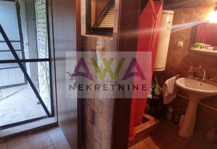 Kupusina – Vikend naselje Pčela. Nameštena vikendica 38m²