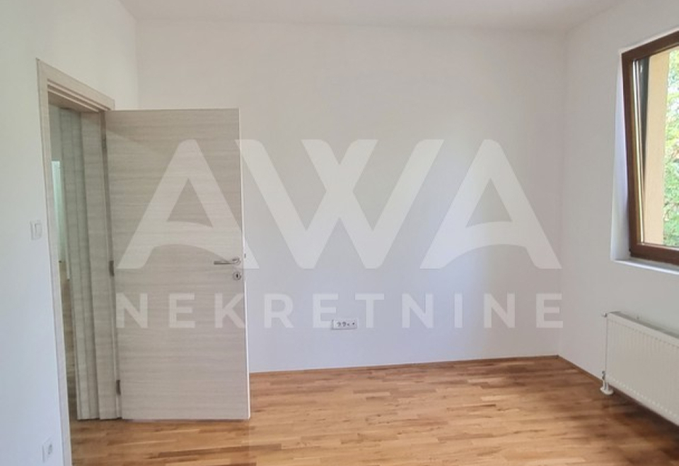 Centar Apatina. Četvorosoban stan, 115m2