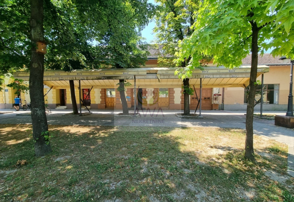 Apatin, centar, pešačka zona 110m2 poslovnog prostora