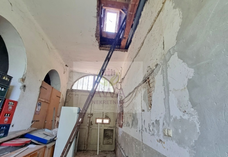 Apatin, centar, pešačka zona 110m2 poslovnog prostora