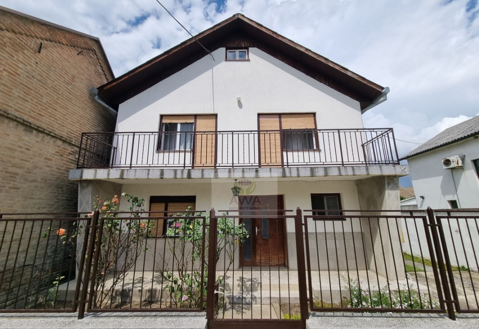Spratna kuća,168m2 blizu centra Apatina, plac 9ar