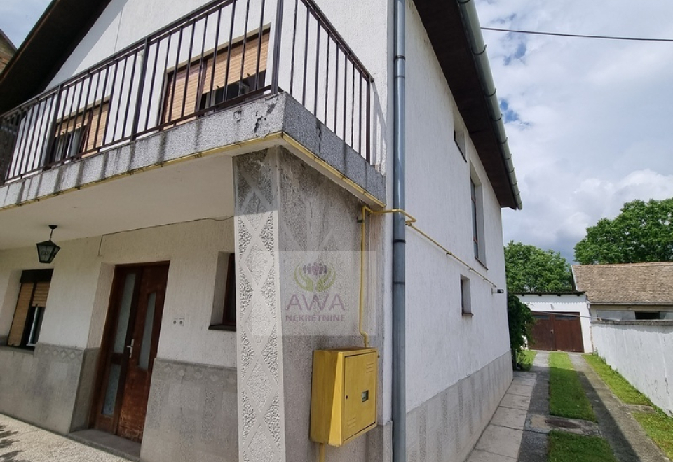 Spratna kuća,168m2 blizu centra Apatina, plac 9ar