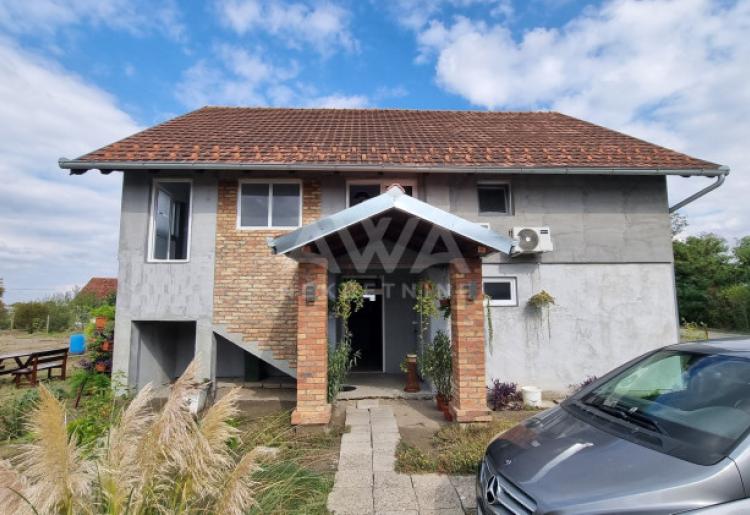 Nova kuća 220m2 sa velikim placem 20.50ar.