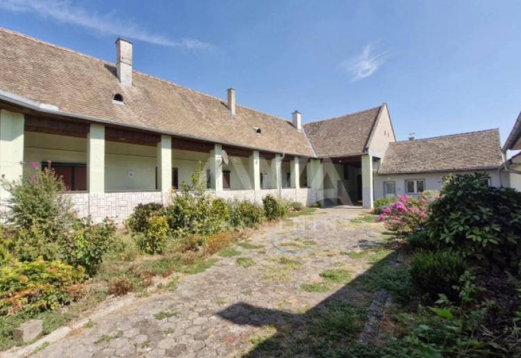 Apatin starogradska sređena kuća 435 m2