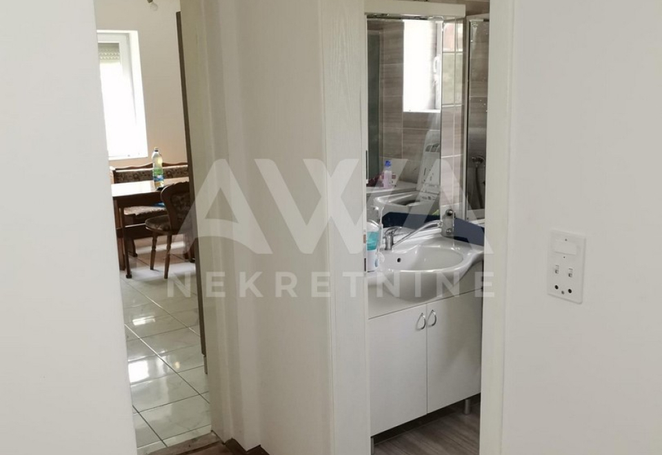 Kuća, na 3 etaže, 190m2 u osnovi