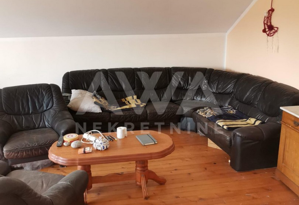 Kuća, na 3 etaže, 190m2 u osnovi
