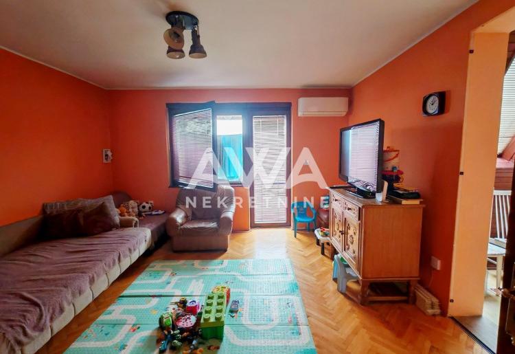 Centar Apatina. V sprat, trosoban stan 75m2