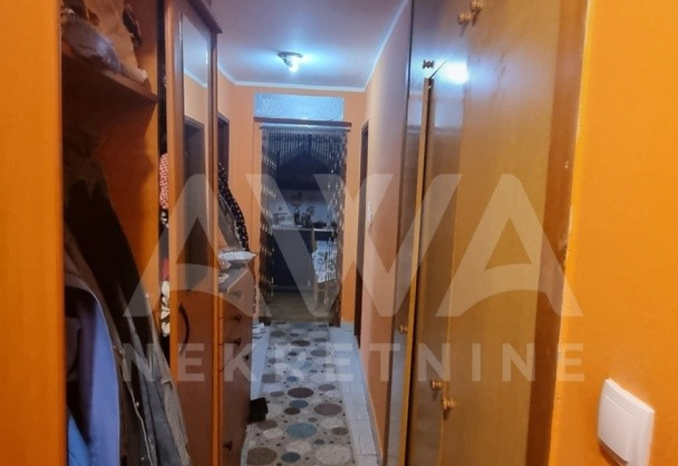 Dvoiposoban 64m2, peti sprat