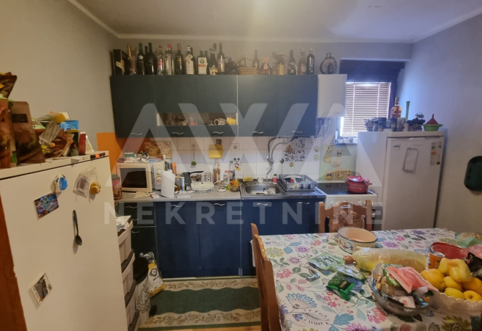 Dvoiposoban 64m2, peti sprat