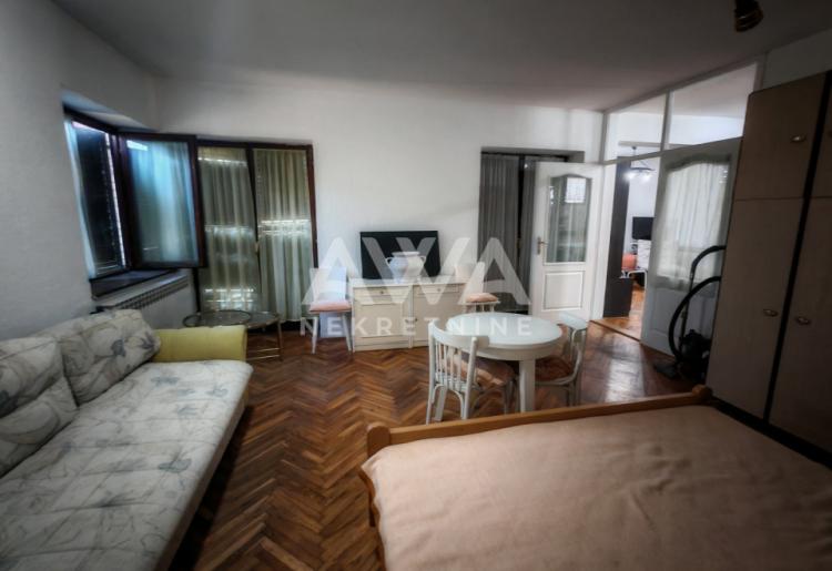 Apatin. Prostrana, porodična kuća 203m2, plac 16ar