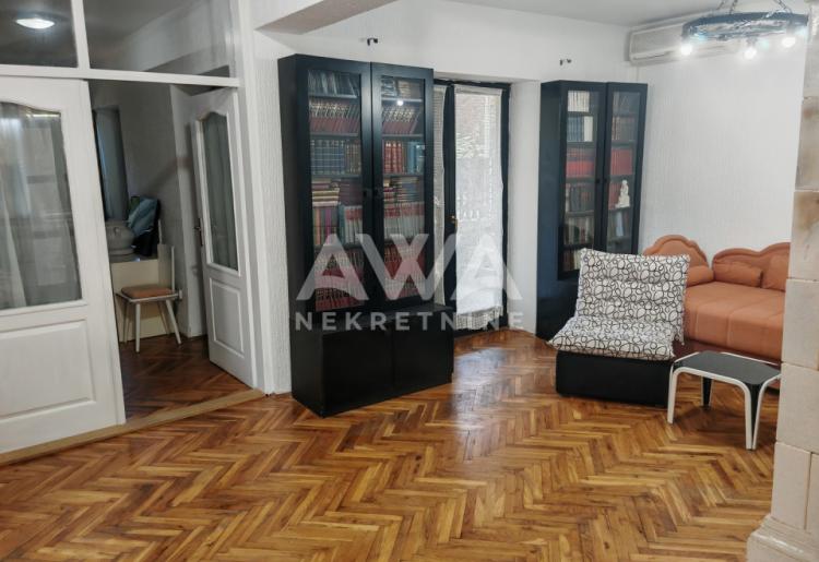 Apatin. Prostrana, porodična kuća 203m2, plac 16ar