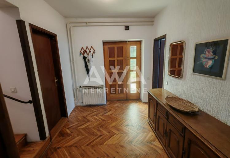 Apatin. Prostrana, porodična kuća 203m2, plac 16ar